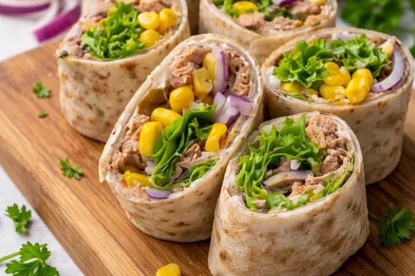 Рол з тунцем і кукурудзою